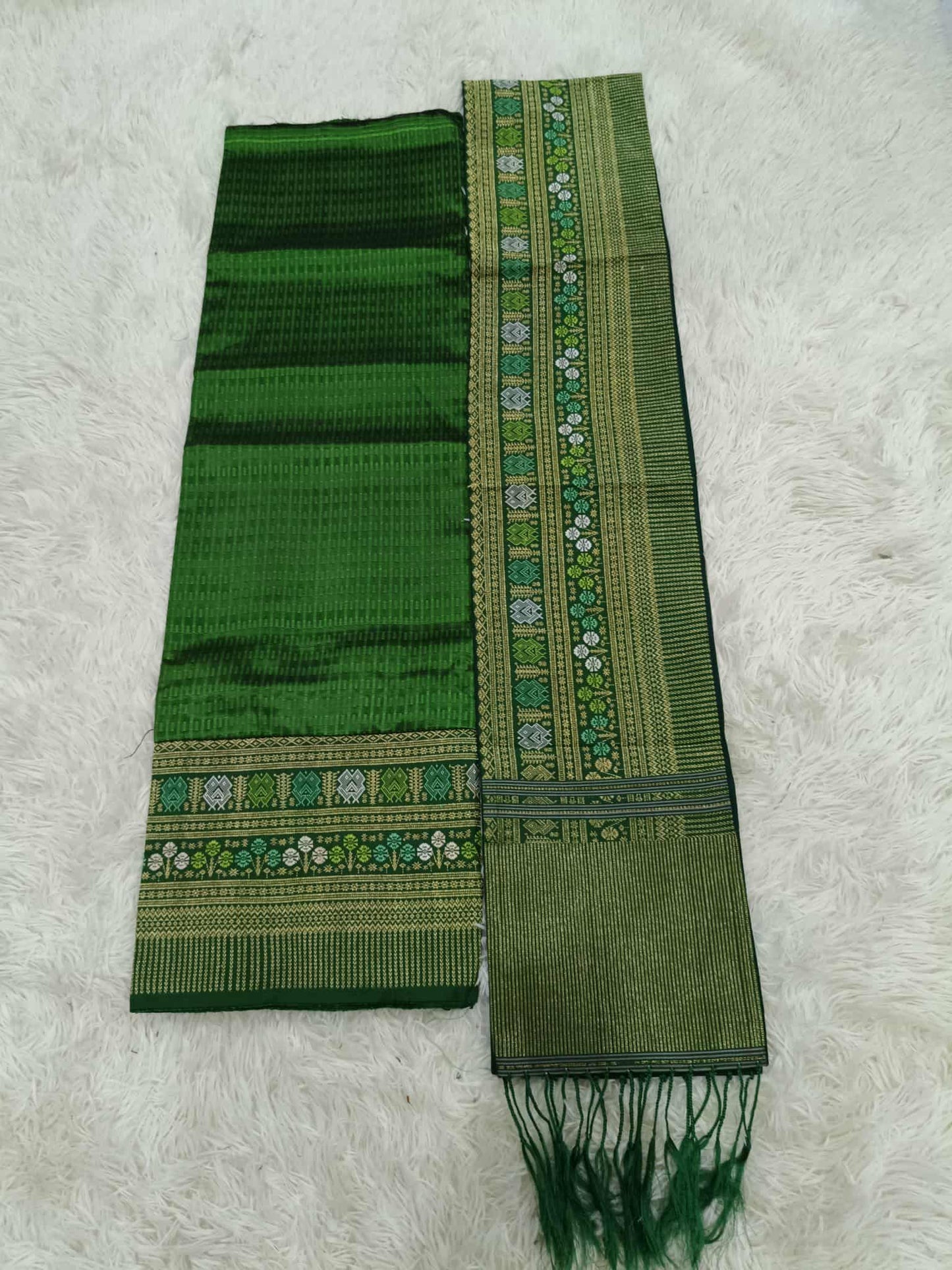 M- 32” Green – Traditional Lao Sinh & Pha Biang Set