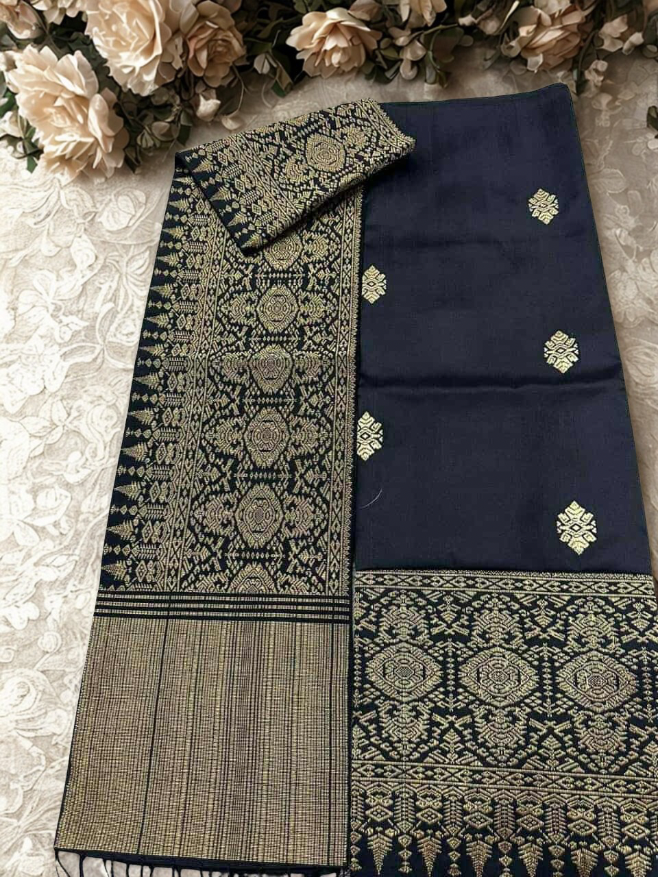 M-32” Black Gold – Traditional Lao Sinh & Pha Biang Set