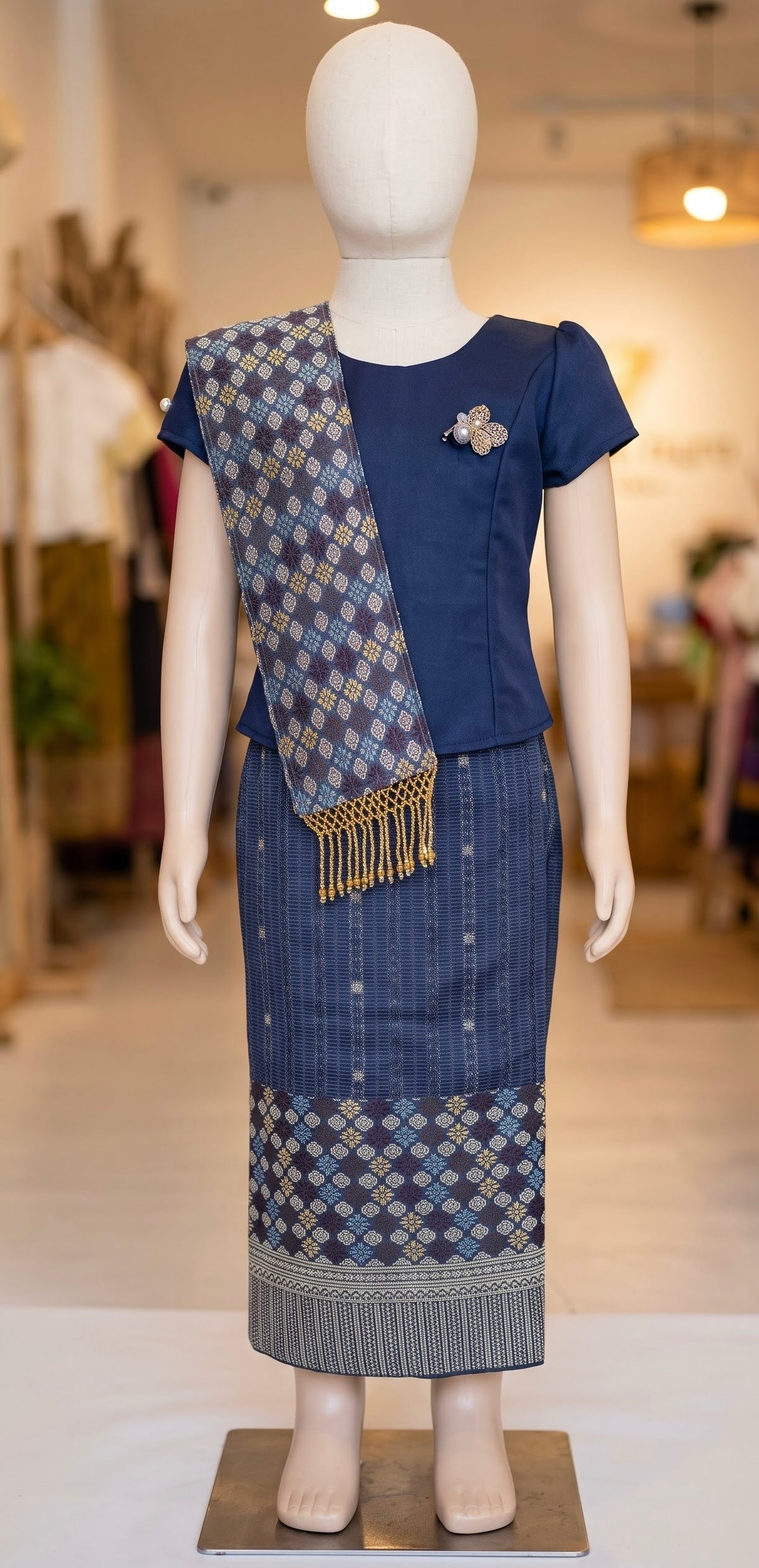 SZ 5 (~girls 8/10) Navy Blue Lao Girls Set (Top, Sinh + Pha Biang)