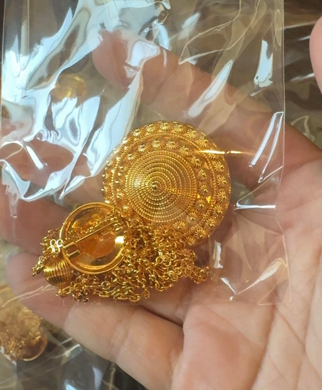 Lao Style Brooch - Golden Drape Chain